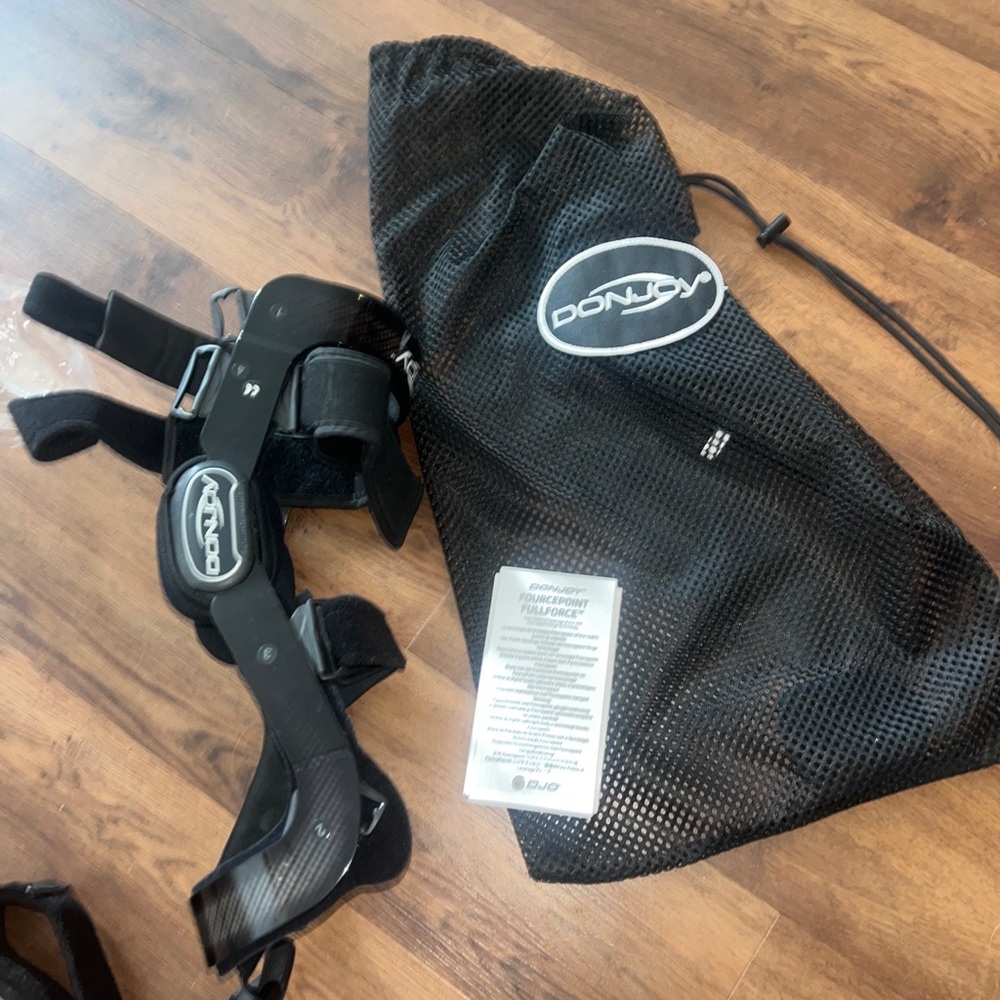 Donjoy Fourcepoint Fullforce knee brace